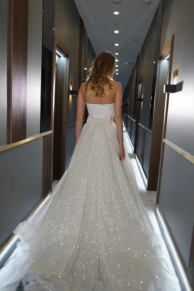 Vestido de novia bohemio brillante con escote en forma de corazón